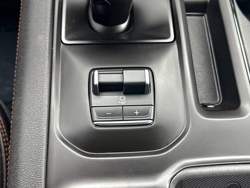 Used 2025 GMC Sierra 1500 AT4 image 33