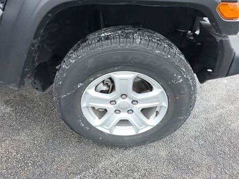 Used 2022 Jeep Wrangler Unlimited Sport image 28