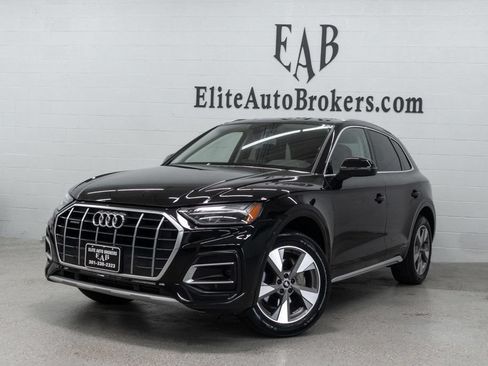 Used 2023 Audi Q5 2.0T Premium w/ Convenience Package AWD/4WD image 1