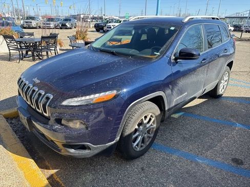 Used 2015 Jeep Cherokee Latitude w/ Comfort/Convenience Group image 9