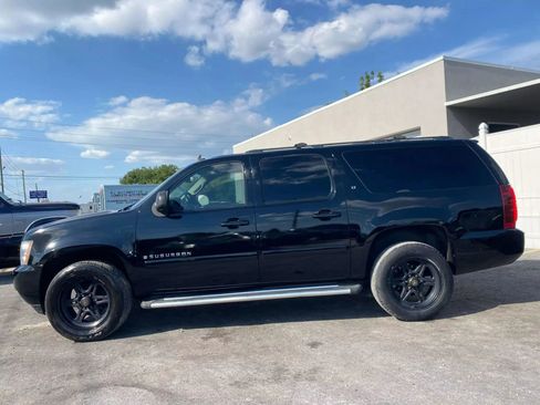 Used 2007 Chevrolet Suburban LT w/ LT Preferred Equipment Group image 5