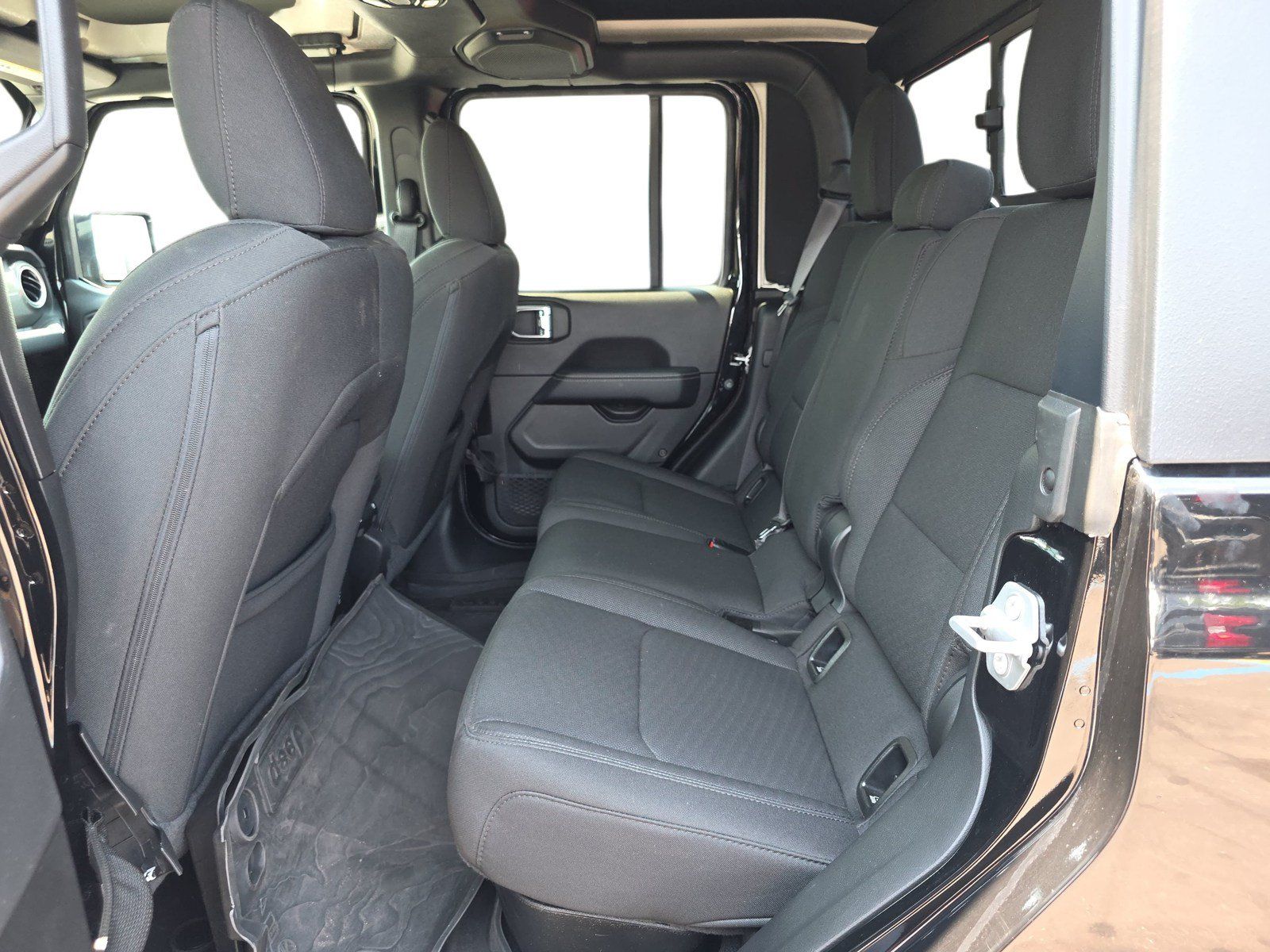 Used 2023 Jeep Gladiator Overland AWD/4WD image 11