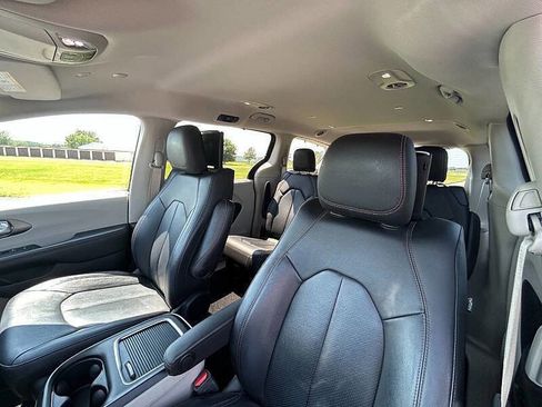 Used 2020 Chrysler Pacifica Touring-L Plus w/ Tire & Wheel Group image 9