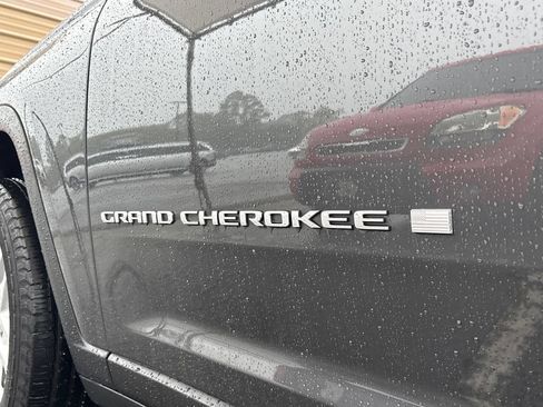 Used 2025 Jeep Grand Cherokee Laredo RWD image 13