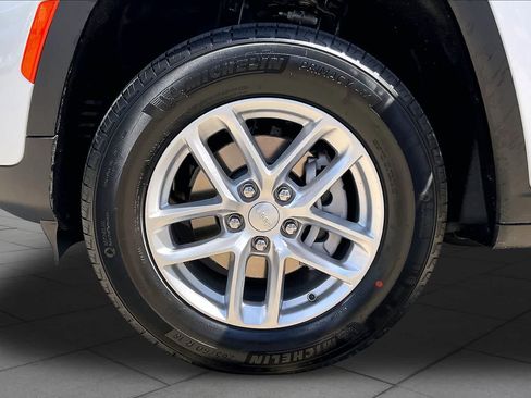 New 2026 Jeep Grand Cherokee Laredo AWD/4WD image 11