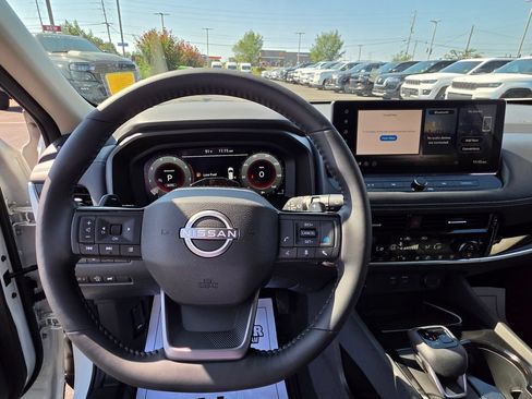 Used 2025 Nissan Rogue SL w/ Tech Package AWD/4WD image 15