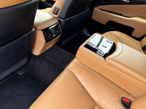 Used 2014 Lexus LS 460 AWD w/ F Sport Package image 29