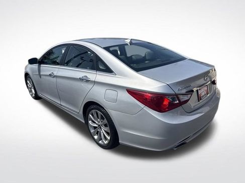 Used 2013 Hyundai Sonata SE w/ Navigation & Sunroof Pkg FWD image 5
