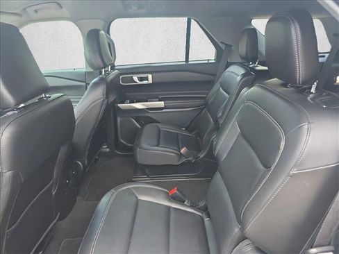 Used 2023 Ford Explorer XLT w/ Equipment Group 202A RWD image 16