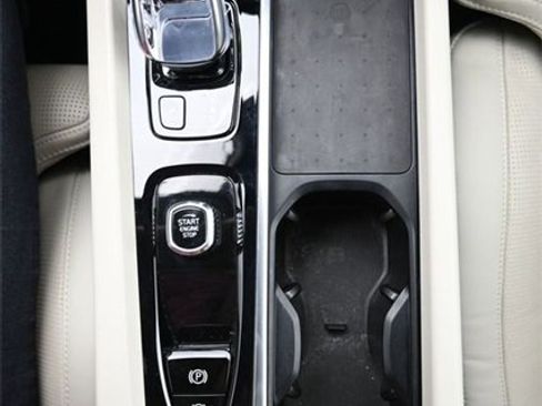 Used 2022 Volvo XC60 B6 Inscription w/ Advanced Package image 11