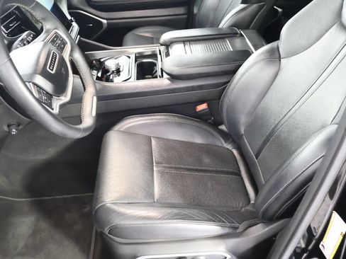 Used 2024 Jeep Wagoneer L Series II w/ Flexible Seating Group AWD/4WD image 24