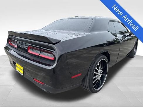 Used 2018 Dodge Challenger R/T RWD image 7