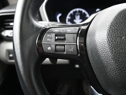 Certified 2025 Honda Pilot Touring image 18
