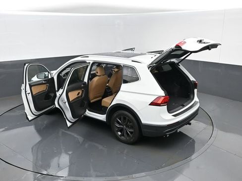 Used 2022 Volkswagen Tiguan SE AWD/4WD image 28