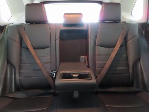 Used 2019 Toyota RAV4 XLE Premium image 28