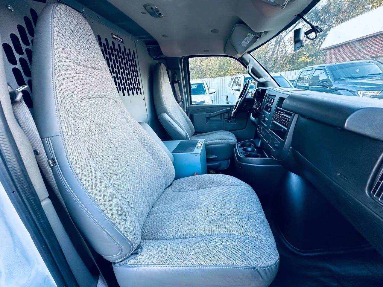 Used 2018 Chevrolet Express 2500 w/ Driver Convenience Package RWD image 12