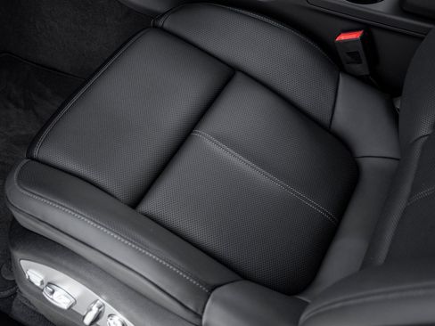 Certified 2026 Porsche Macan AWD/4WD image 23