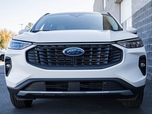 New 2026 Ford Escape SE w/ Class II Trailer Tow Package FWD image 3