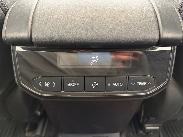 Used 2024 Toyota Highlander Limited AWD/4WD image 19