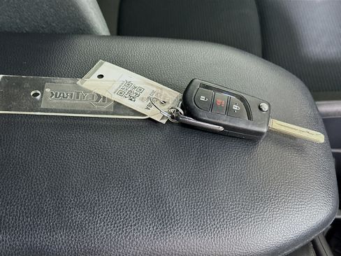 Used 2023 Toyota RAV4 LE FWD image 32