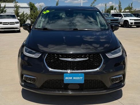 Certified 2023 Chrysler Pacifica Touring-L FWD image 8