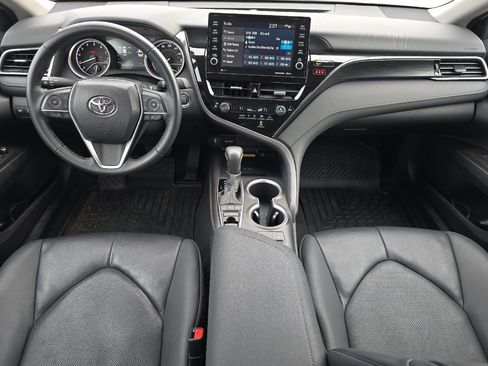 Used 2024 Toyota Camry XLE image 10