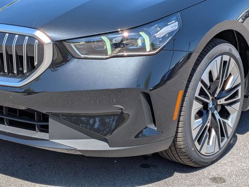 New 2026 BMW 530i xDrive w/ Premium Package AWD/4WD image 9