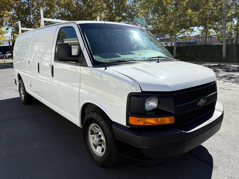 Used 2017 Chevrolet Express 2500 Extended image 5