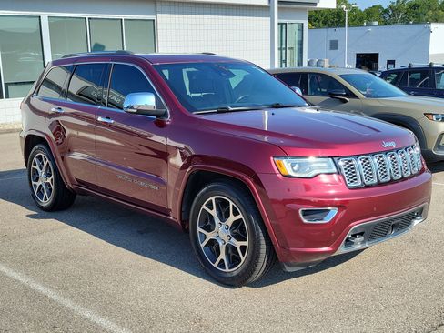 Used 2019 Jeep Grand Cherokee Overland AWD/4WD image 2