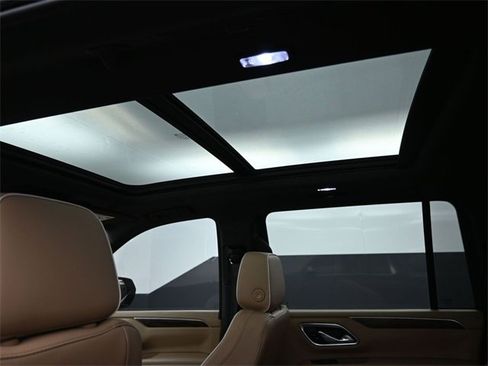 Used 2021 Chevrolet Suburban Premier w/ Premium Package image 2