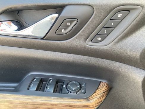 Used 2019 GMC Acadia Denali w/ Technology Package AWD/4WD image 30