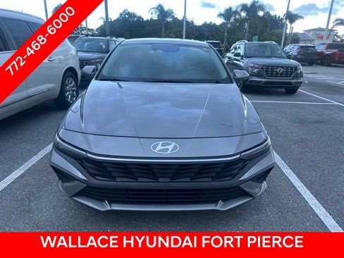 Used 2024 Hyundai Elantra SEL FWD image 2
