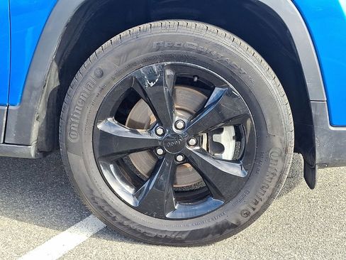 Used 2023 Jeep Cherokee Altitude Lux image 27