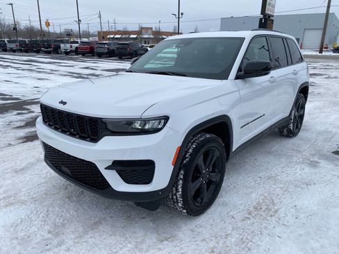 Used 2024 Jeep Grand Cherokee Altitude image 6