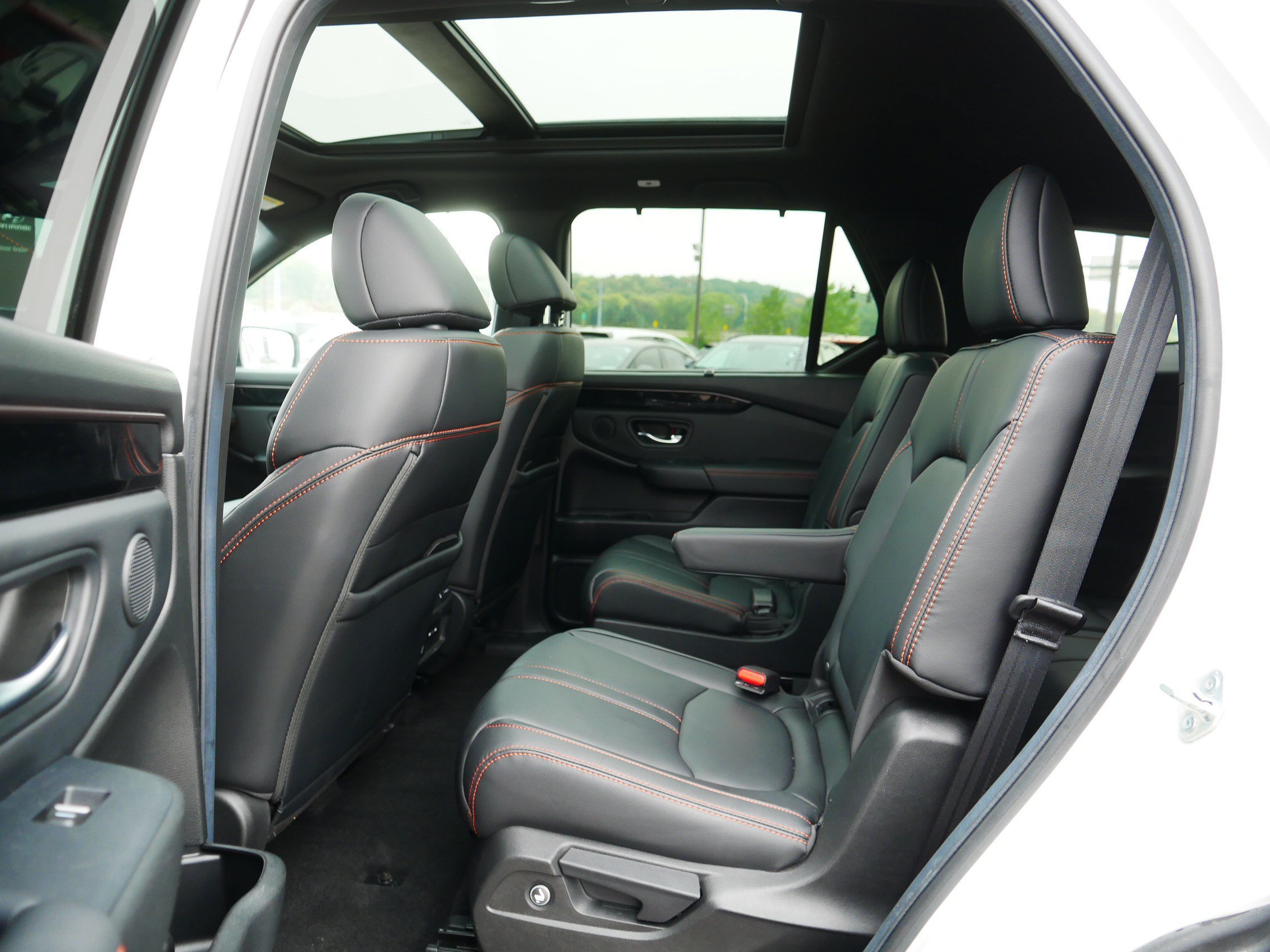 Used 2025 Honda Pilot TrailSport image 16