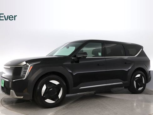 Used 2024 Kia EV9 Light Long Range RWD image 18