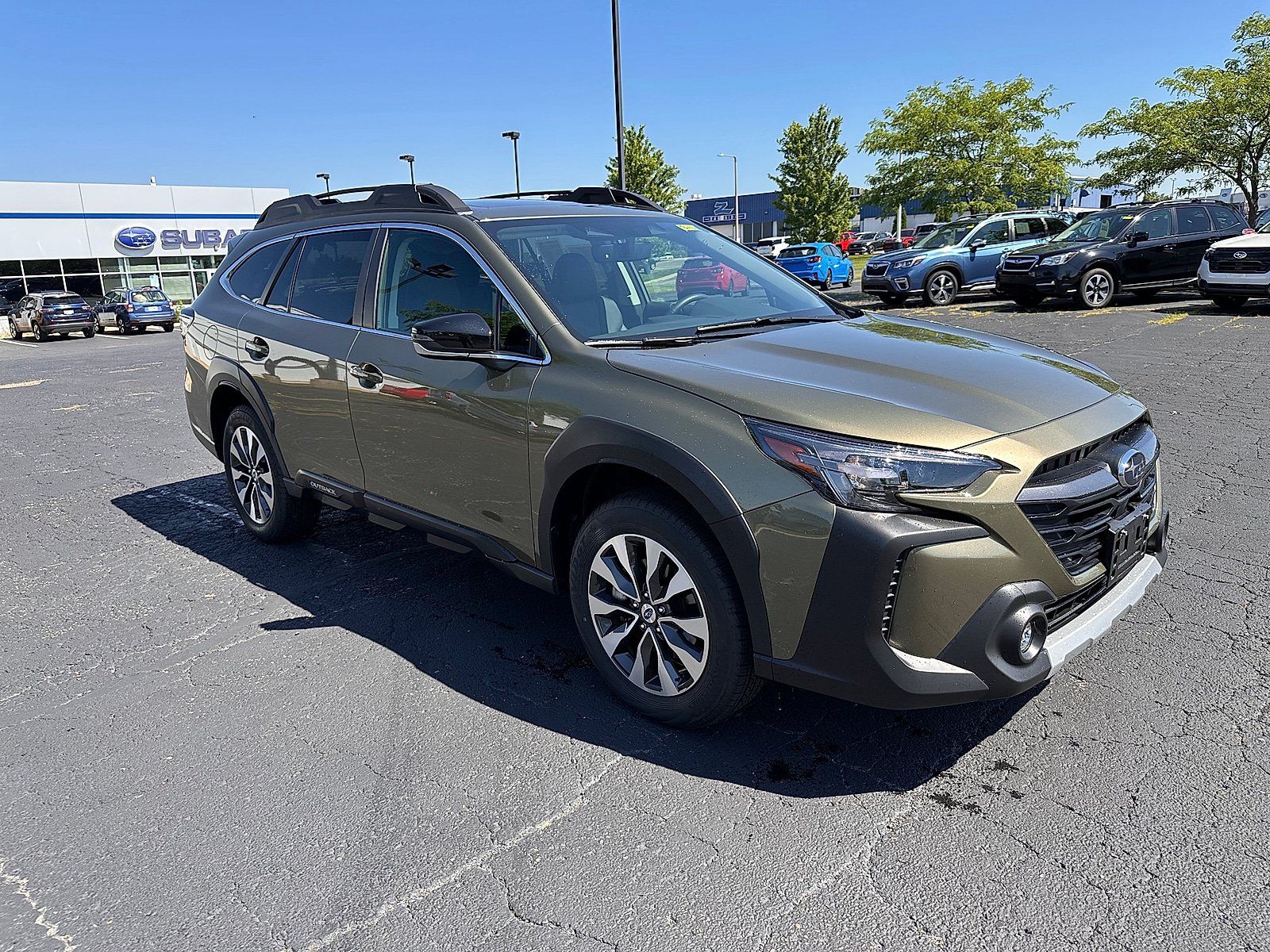 Used 2025 Subaru Outback Limited AWD/4WD image 1