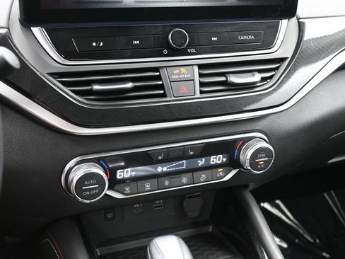 Used 2025 Nissan Altima 2.5 SR w/ SR Premium Package FWD image 17