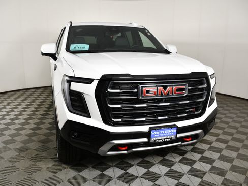 Used 2025 GMC Yukon AT4 AWD/4WD image 3