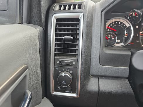 Used 2018 RAM 1500 SLT AWD/4WD image 23