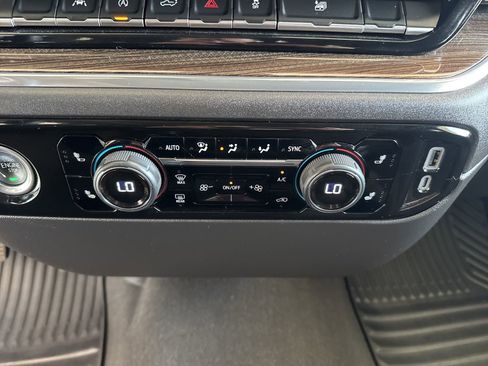 Used 2024 Chevrolet Silverado 1500 LT AWD/4WD image 25
