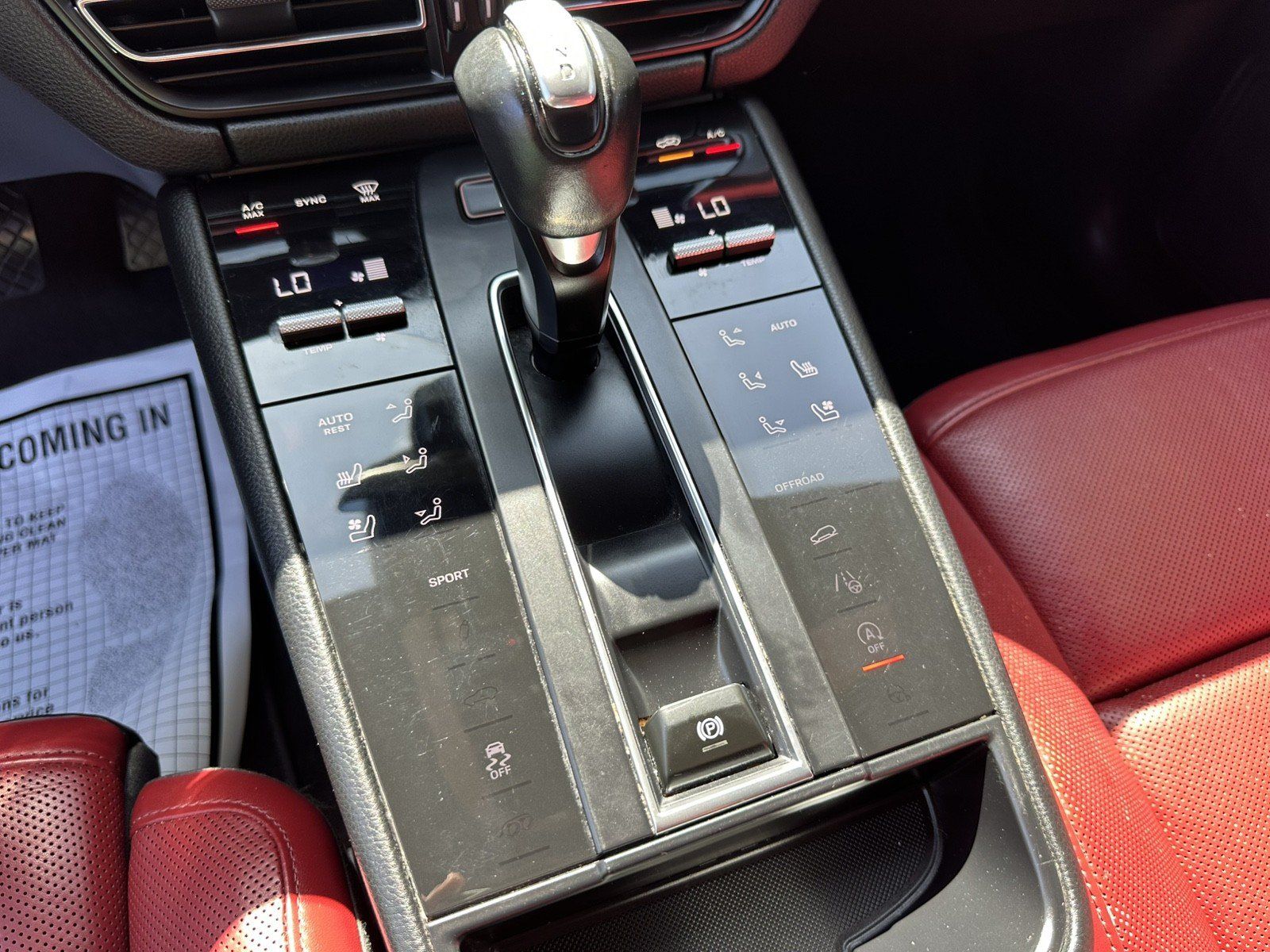 Used 2023 Porsche Macan AWD/4WD image 23