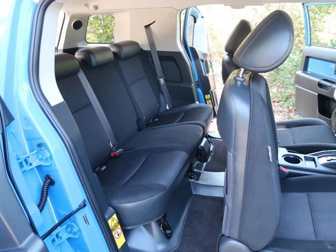 Used 2007 Toyota FJ Cruiser 4WD image 40