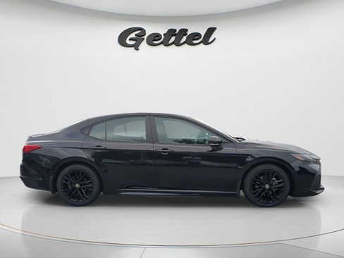 Used 2025 Toyota Camry SE FWD image 4