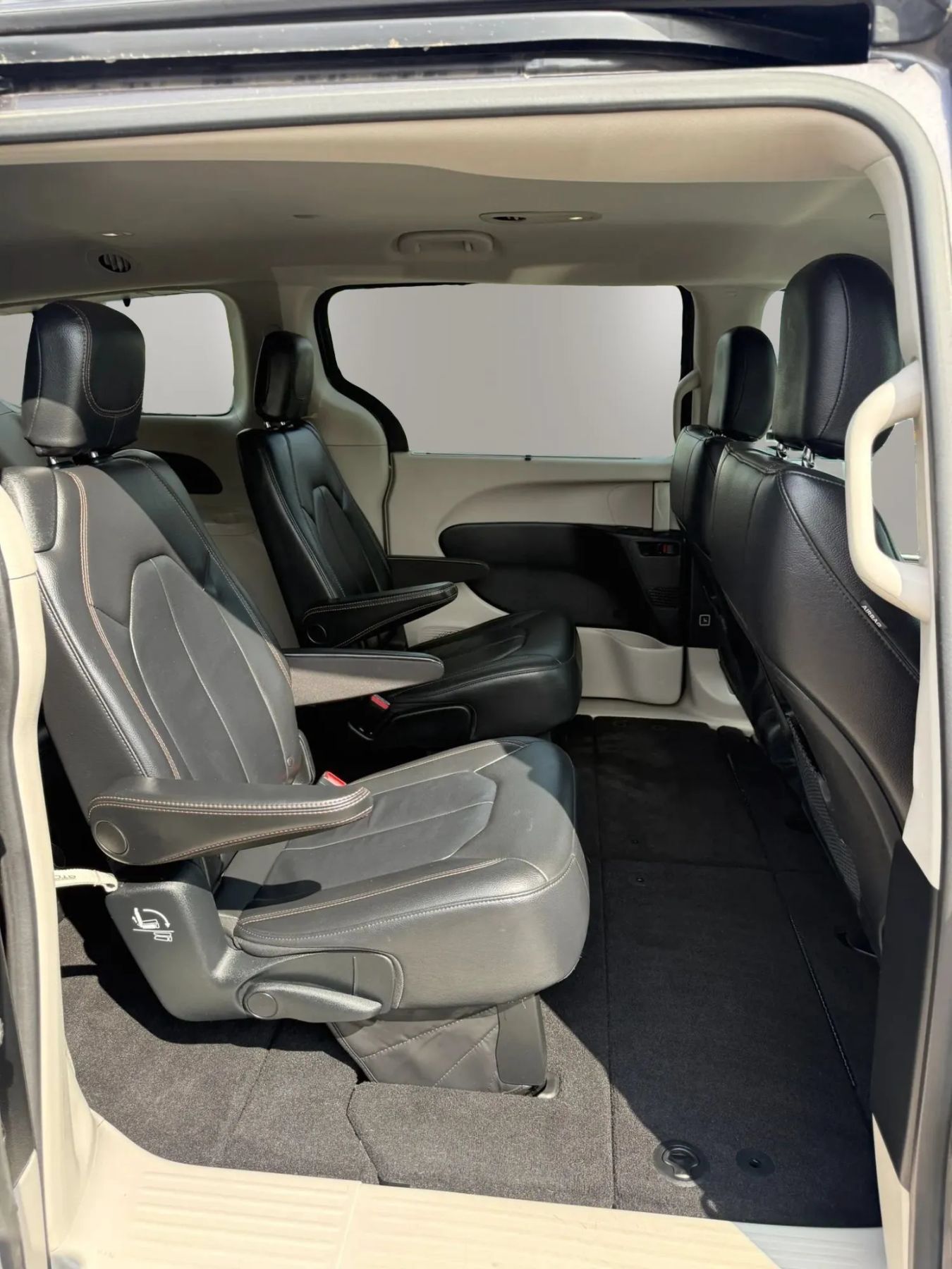 Used 2017 Chrysler Pacifica Touring-L FWD image 25