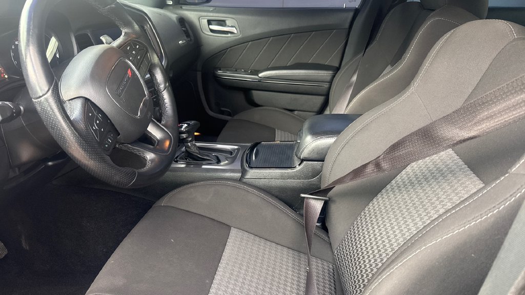 Used 2022 Dodge Charger R/T w/ Driver Convenience Group RWD image 9