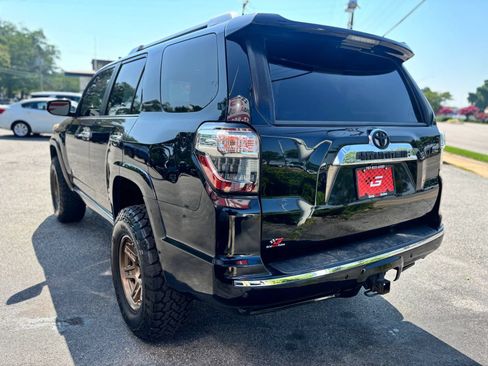 Used 2016 Toyota 4Runner Limited AWD/4WD image 5