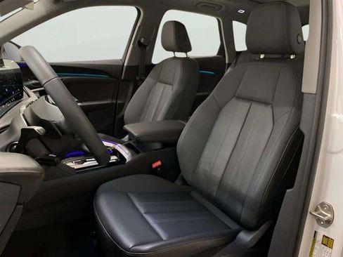 Used 2025 Audi Q5 Premium w/ Convenience Package image 57