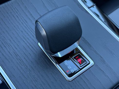 Certified 2025 Land Rover Range Rover Velar Dynamic SE image 25