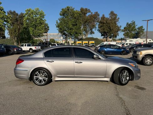 Used 2012 Hyundai Genesis 3.8 w/ Premium Pkg RWD image 2